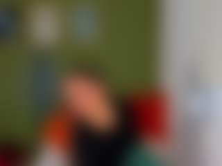 Live cam show with Karlyee - Fuck Machine on Milfs Live