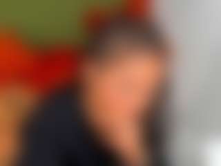 Live cam show with Karlyee - Double Penetration on Cam Slut