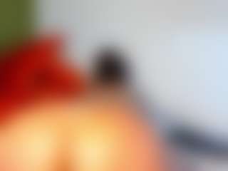 Live cam show with Karlyee - Handjob on EXY