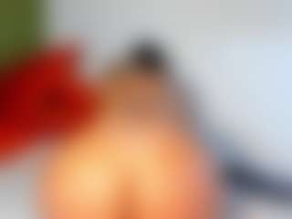 Live cam show with Karlyee - Handjob on pussylord.com