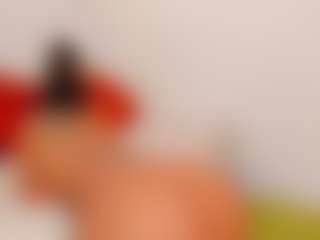 Live cam show with Karlyee - Blowjob on Camming Site