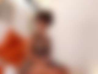 Live-Cam-Show mit Karlyee - Double Penetration auf Camsoda