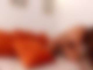 Live cam show with Karlyee - Anal Curvy on Camsoda