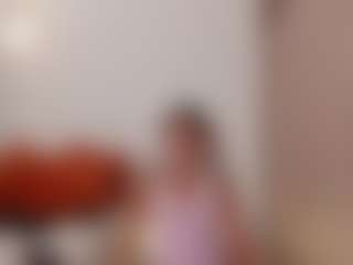 Live cam show with Karlyee - White on Camsoda | colombia