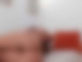 Live cam show with Karlyee - Drinking on fapnchat