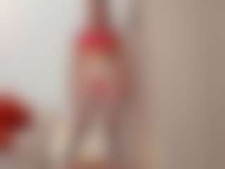 Live cam show with Karlyee - Handjob on Camsoda