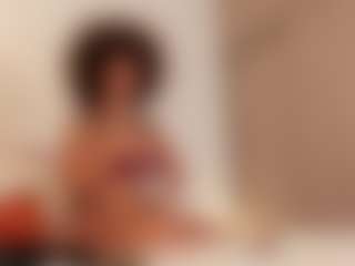 Live cam show with Karlyee - Brown Eyes Curvy on Free Soda