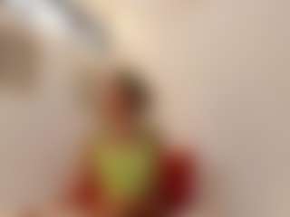 Live cam show with Karlyee - Double Penetration on Camsoda