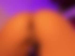 Live cam show with annitalopez - Bedroom on Stripli.com