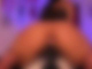 Live cam show with annitalopez - Fingers on Camsoda