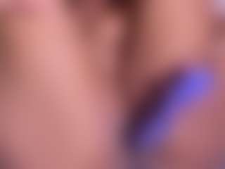 Aliccia MILF webcam performer live streaming