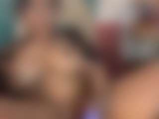 Live cam show with Aliccia - Gamer MILF on Free Soda