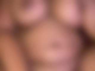 Aliccia MILF webcam performer live streaming