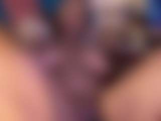 Live cam show with Aliccia - Lush MILF on Camsoda