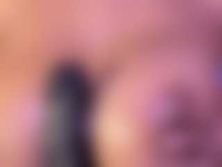 Live cam show with Aliccia - Athletic MILF on StripNow