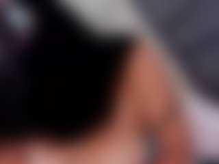 Live cam show with bonniegrace - Black Petite on googirlz