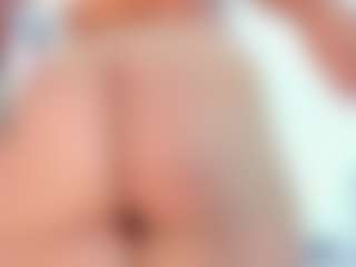 Live cam show with bonniegrace - Living Room on Camsoda
