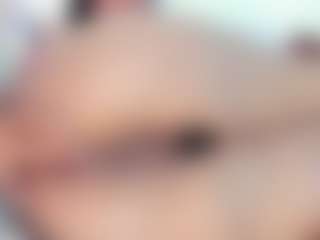 Live cam show with bonniegrace - Athletic Ebony on Camsoda