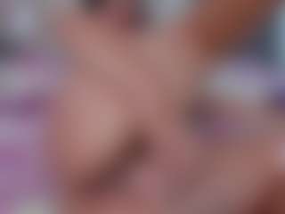 Live cam show with bonniegrace - Black Petite on StripNow