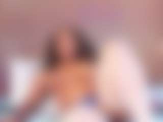 Live cam show with Mia Pineda - Strip on Milfs Live
