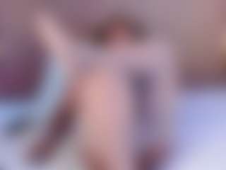 Live cam show with Mia Pineda - Middle Aged on Fling VIP Chat