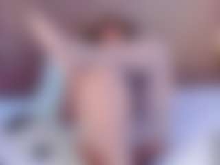 Live cam show with Mia Pineda - Butt Plug on CamSodaAdn