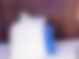 Live cam show with Mia Pineda - Athletic Ebony on Latina Girls