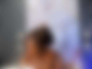 Mia Pineda MILF webcam performer live streaming