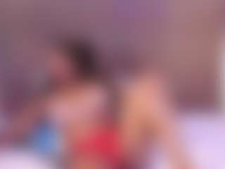 Mia Pineda MILF webcam performer live streaming