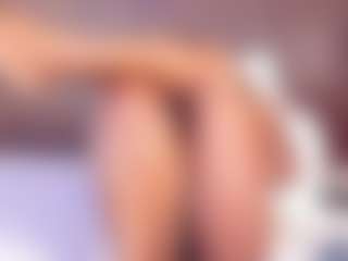 Mia Pineda MILF webcam performer live streaming