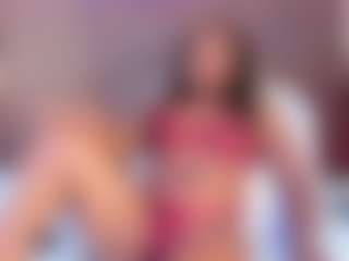 Mia Pineda MILF webcam performer live streaming