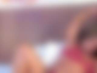 Mia Pineda MILF webcam performer live streaming