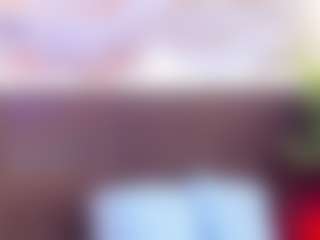 Mia Pineda MILF webcam performer live streaming