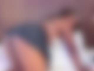 Live cam show with Mia Pineda - Double Penetration on luckytryst.com