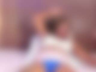 Live cam show with Mia Pineda - Athletic Middle Aged on Fapmatic.com