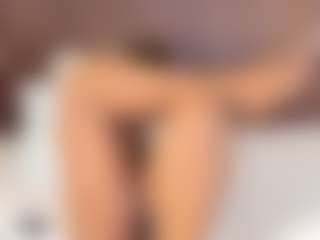 Mia Pineda's Live Sex Cam Show