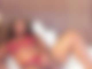 Mia Pineda MILF webcam performer live streaming