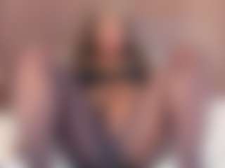 Live cam show with Mia Pineda - Black MILF on Dolls Live