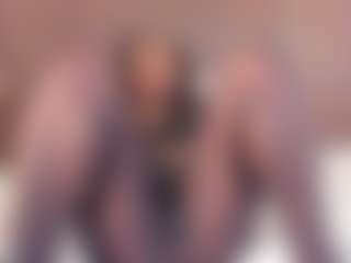 Live cam show with Mia Pineda - BBW Ebony on Sweet Sext