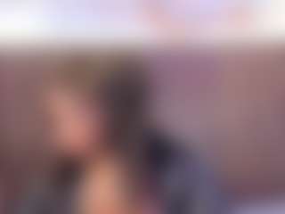 Live cam show with Mia Pineda - Black MILF on MyBangCams | colombia