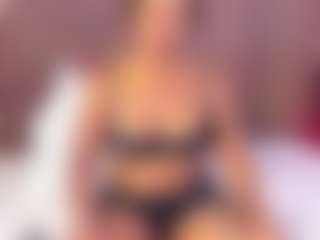 Mia Pineda's Live Sex Cam Show