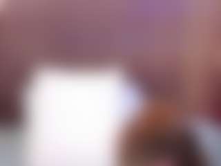 Live cam show with Mia Pineda - Athletic Middle Aged on camgirlchat.live