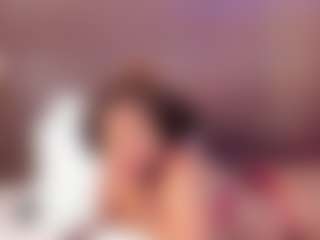 Live cam show with Mia Pineda - Curvy Middle Aged on Camversity