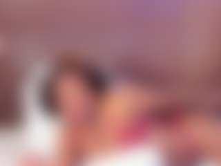Live cam show with Mia Pineda - Athletic Middle Aged on Camversity
