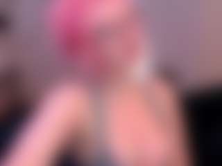 Live cam show with Switchy Kitty - Submissive on thefappeningchat.com