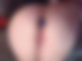 Live cam show with Charlotte - Solo on wildcum.com