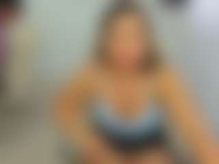 Live cam show with eveeevian - Deepthroat on Latina Girls