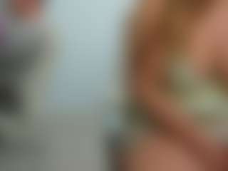 Live cam show with eveeevian - Spank Toys on livesuperchat.net