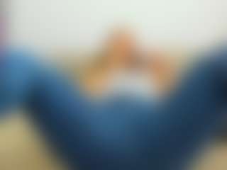 Live-Cam-Show mit eveeevian - Blonde Hair Dildo auf Camsoda