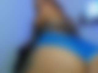 Live cam show with Anna Brooks - Petite on PervPlay.com